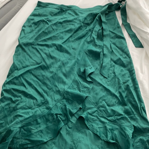 Chelsea28 wrap skirt - Picture 3 of 3